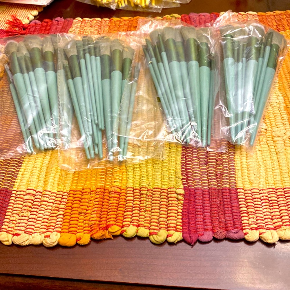 Lovely make up brushes. 13 pieces to define your makeup . Gift for anyone.offer